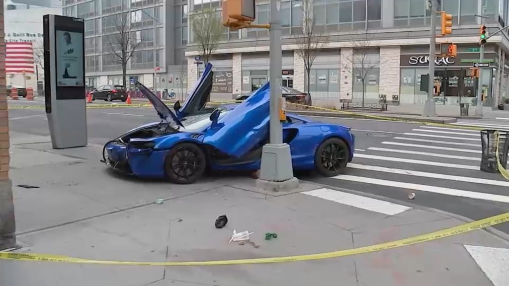 Would-be auto thieves target luxury cars in Hell’s Kitchen, crash car into pole Would-be auto thieves target luxury cars in Hell's Kitchen, crash car into pole