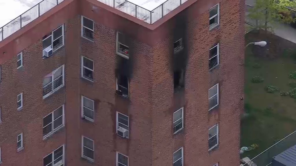4 hurt, including 2 firefighters, in Red Hook, Brooklyn apartment building fire 4 hurt, including 2 firefighters, in Red Hook, Brooklyn apartment building fire