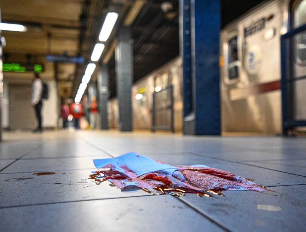 Bloody assault in Harlem leaves man stabbed in back following argument in subway: cops