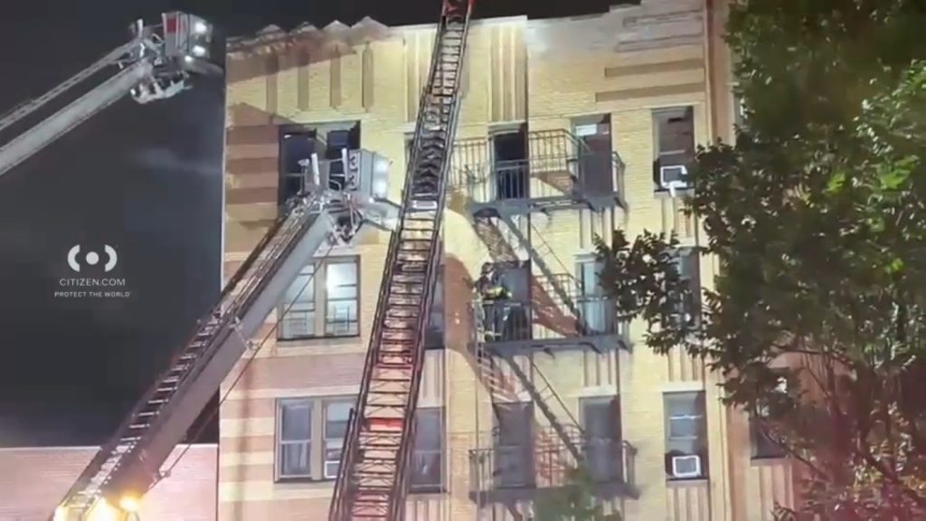 Bronx apartment fire in Mount Hope leaves 1 dead, 2 injured, FDNY says Bronx apartment fire in Mount Hope leaves 1 dead, 2 injured, FDNY says