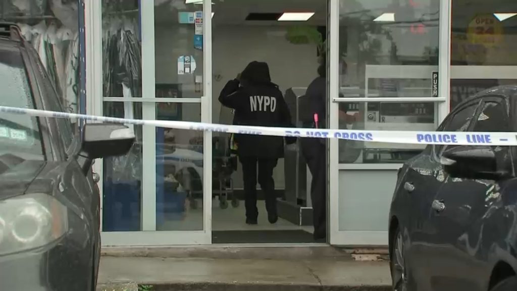 Man fatally shot inside Flatlands, Brooklyn laundromat; another man grazed Man fatally shot inside Flatlands, Brooklyn laundromat; another man grazed