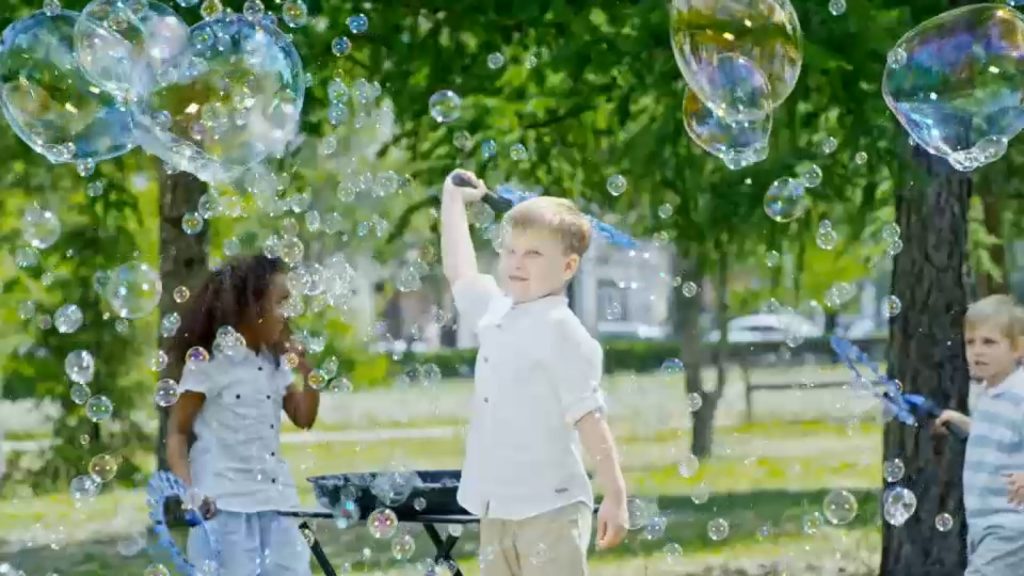 Parents embrace unstructured summer play for children