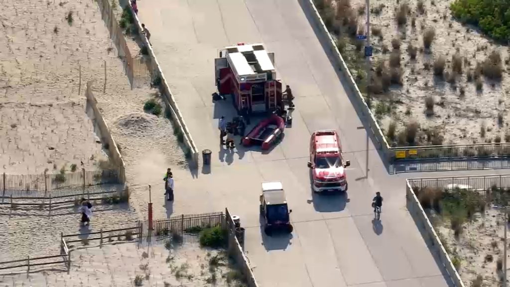 Rockaway Beach missing swimmer: Divers searching water for 17-year-old boy Rockaway Beach missing swimmer: Divers searching water for 18-year-old teen