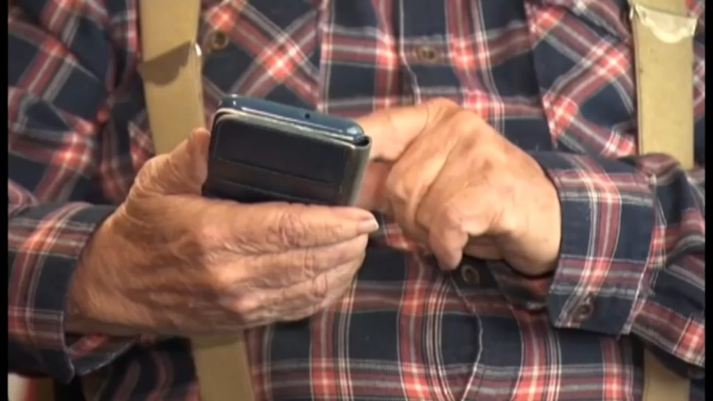 Seniors are losing hundreds of millions to scams, experts warn of growing threat