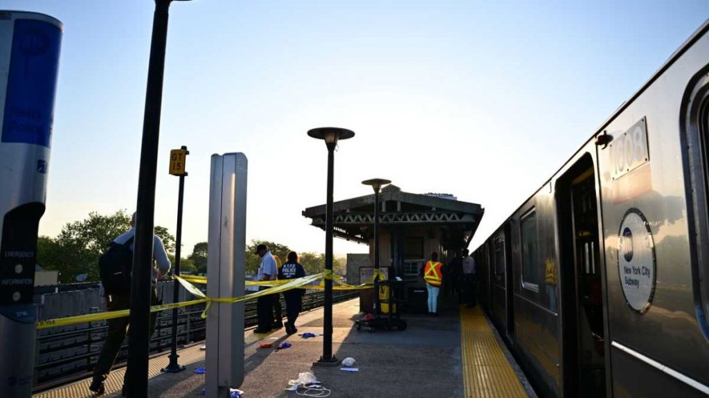 Unidentified man fatally struck by Brooklyn 3 train after falling during dispute over stolen backpack Unidentified man fatally struck by Brooklyn 3 train after falling during dispute over stolen backpack