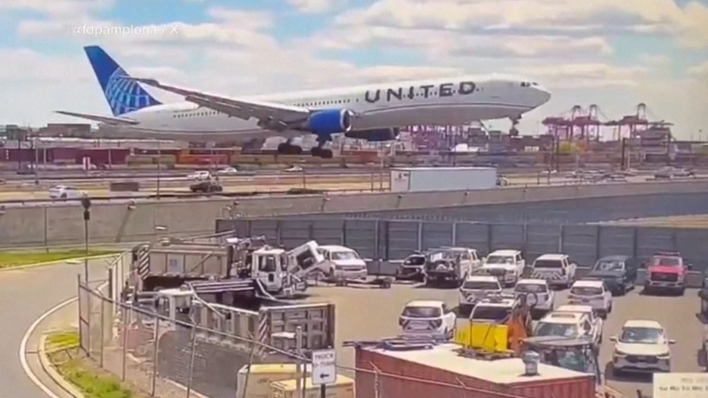 New details released after United plane flew 15 feet above New Jersey Turnpike, striking pole, truck, NTSB report says