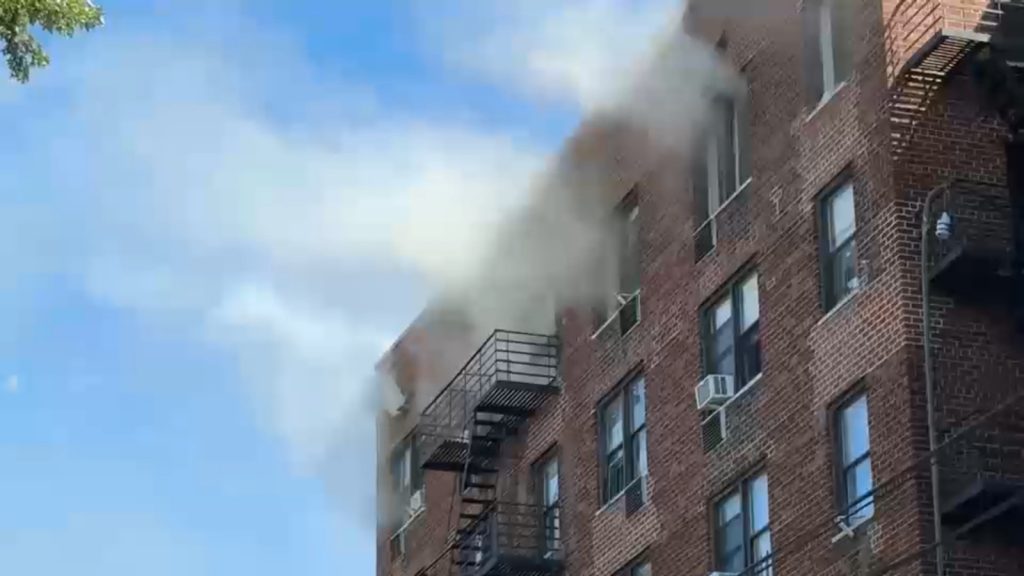 9 firefighters, 3 police officers injured in Queens fire 9 firefighters, 3 police officers injured in Queens fire