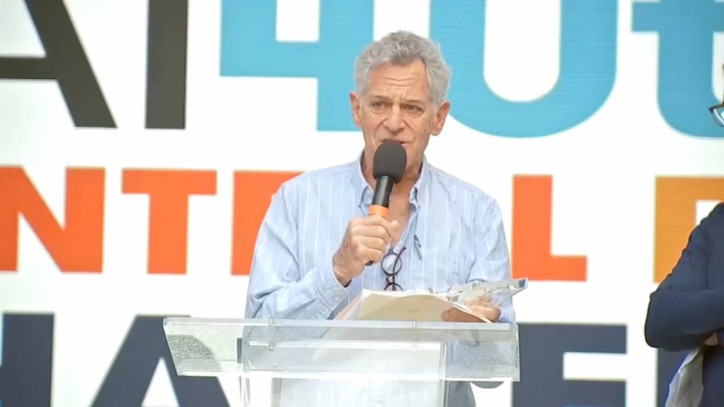 Bill Ritter presented with Lifetime Achievement Award at YAI Central Park Challenge
