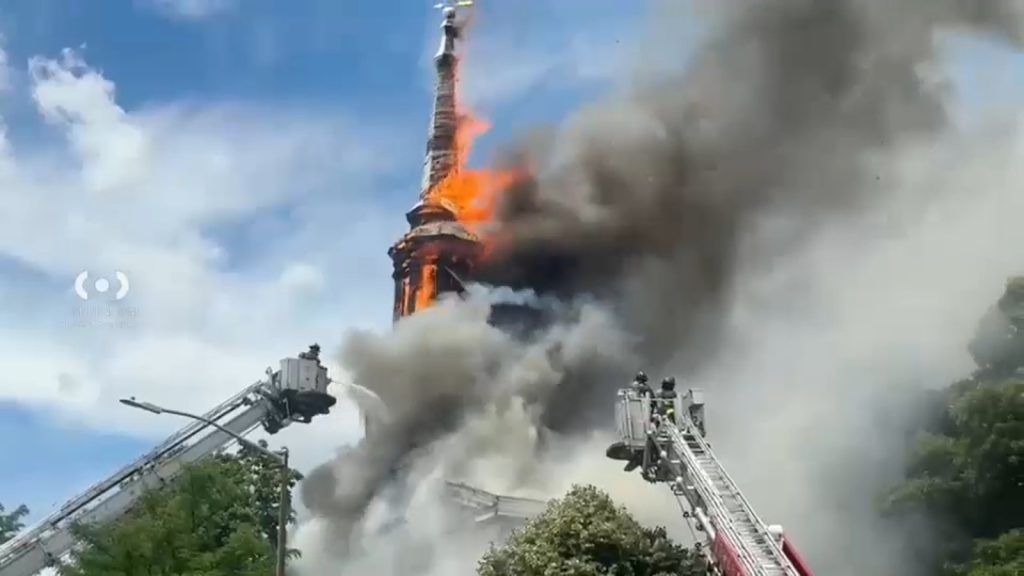 Brooklyn church fire: Firefighters battling blaze at South Bushwick Reformed Church Brooklyn church fire: Firefighters battling blaze at South Bushwick Reformed Church