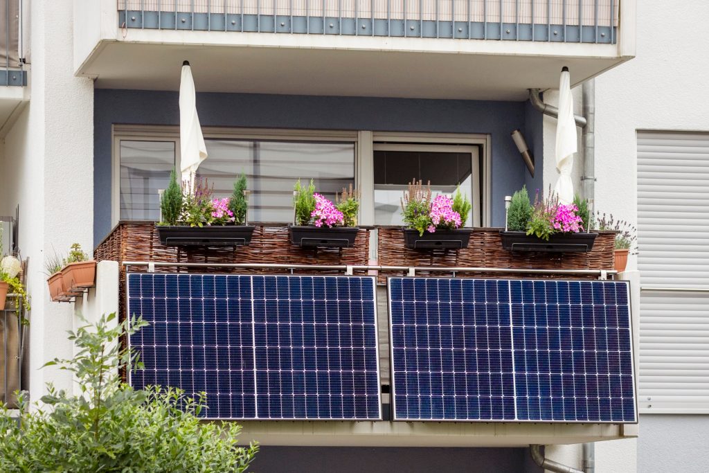 Can You Hand Solar Panels From Windows and Balconies in NYC?