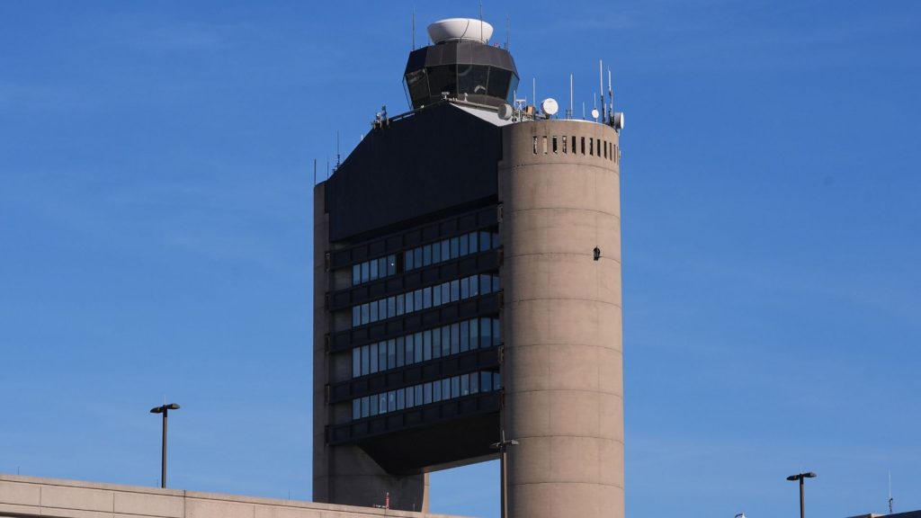 FAA investigates incident that forced a Delta flight 2351 to abort landing amid close call with American Airlines plane