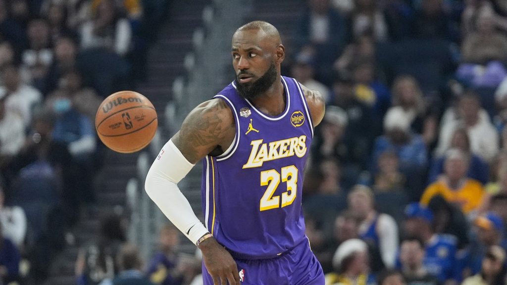 LeBron James informs Lakers that he will play elsewhere during next NBA season