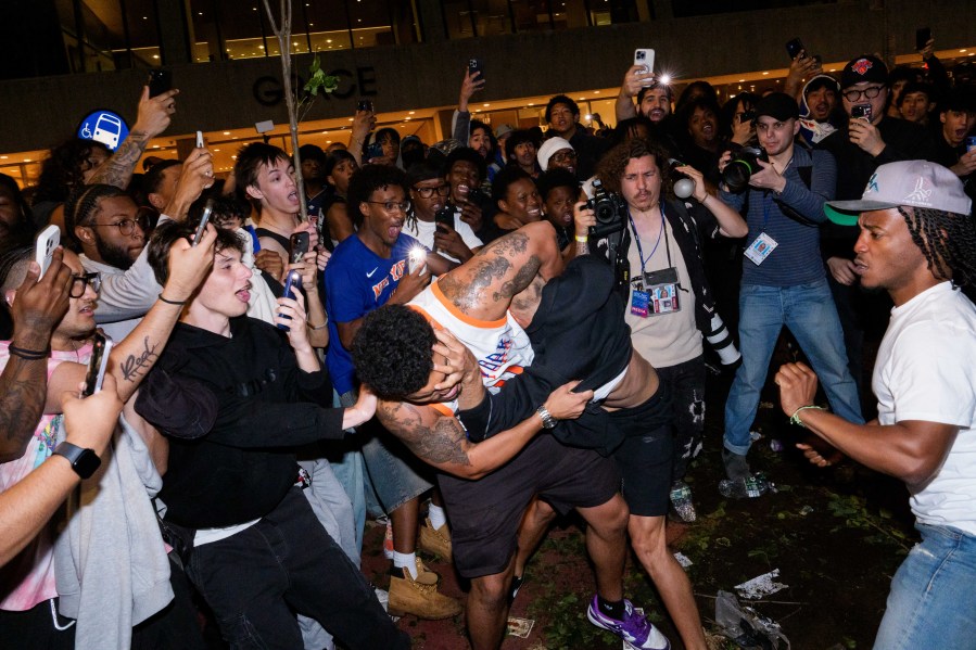 Police seek men who attacked Spurs fan after Knicks loss Police seek men who attacked Spurs fan after Knicks loss