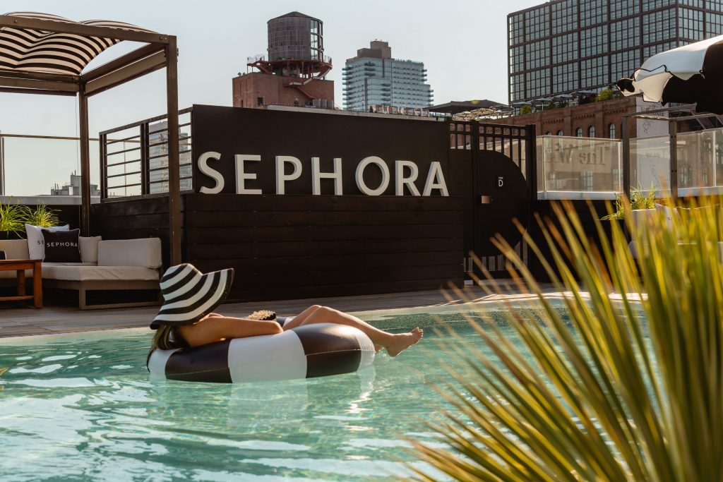 Watch Movies Outdoors at This Brooklyn Hotel All Summer Long Watch Movies Outdoors at This Brooklyn Hotel All Summer Long