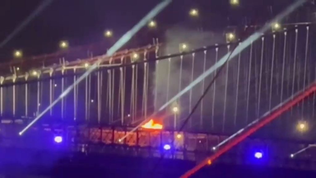Fire breaks out on Brooklyn Bridge amid Macy's fireworks display