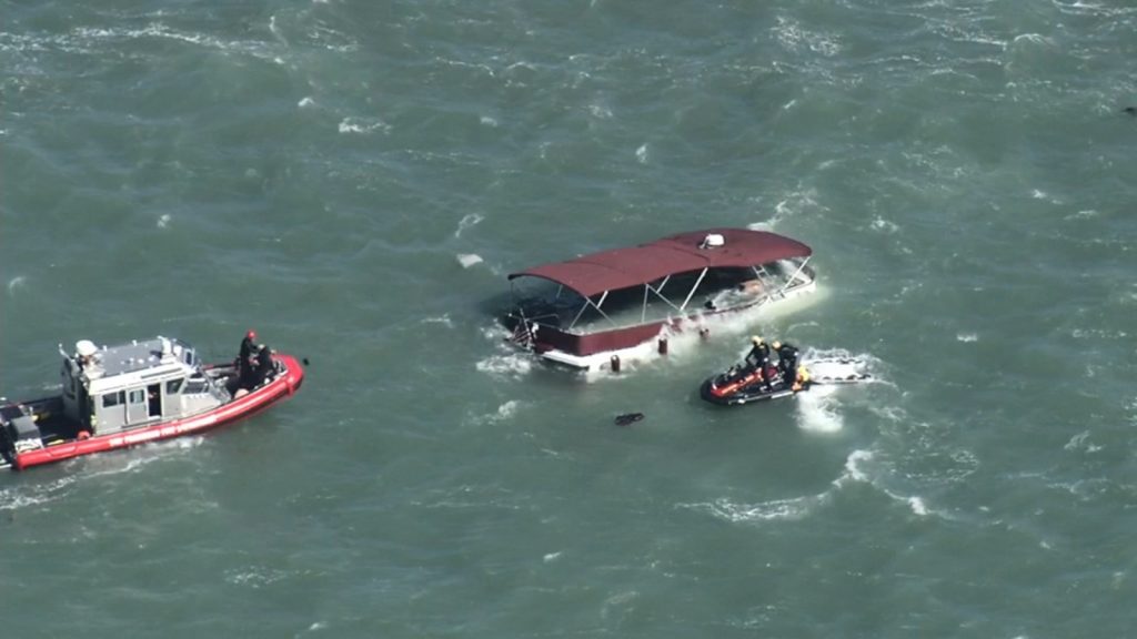 San Francisco Bay rescue: 1 killed, 2 missing after boat sinks in water near Alcatraz San Francisco Bay rescue: 1 killed, 2 missing after boat sinks in water near Alcatraz