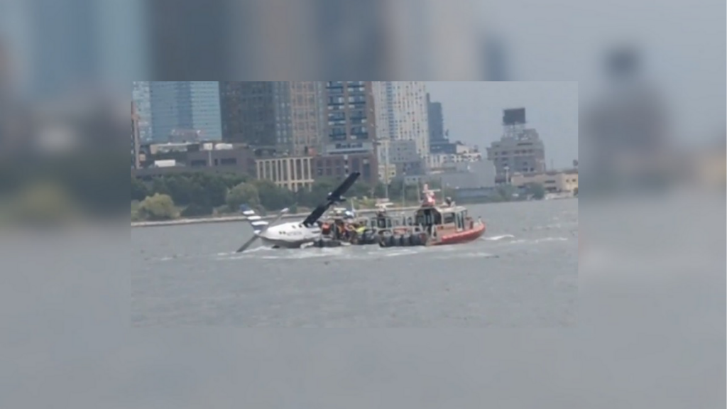 Seaplane makes hard landing in East River; no serious injuries Seaplane makes hard landing in East River; no serious injuries